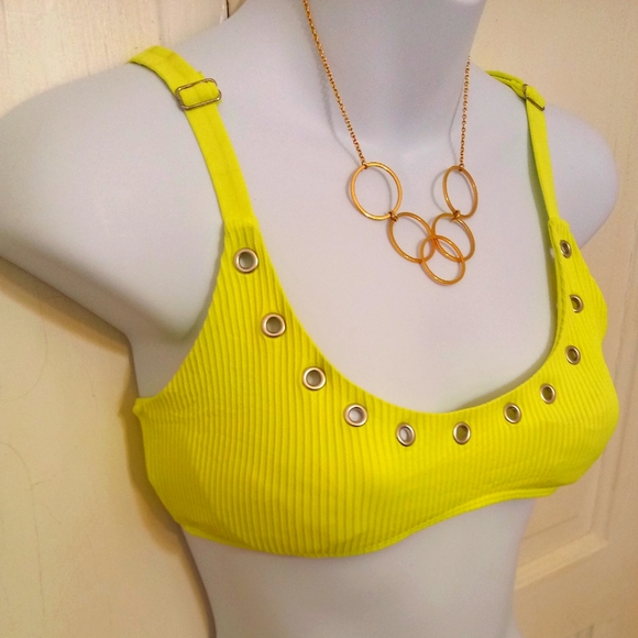 🛍️ BUNDLE ONLY 🛍️Vibrant Yellow Bikini Top - Picture 2 of 6